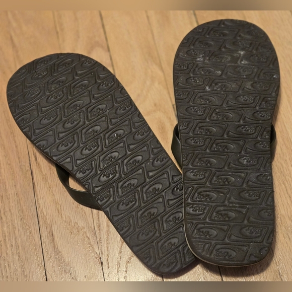 Old Navy flip flops- size 10 - Picture 3 of 5